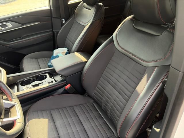 Certified 2025 Ford Explorer ST-Line w/ Premium Package AWD/4WD image 17