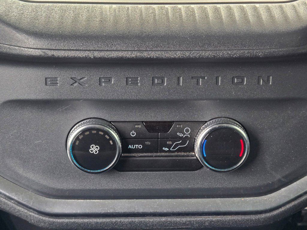 Certified 2025 Ford Expedition Active AWD/4WD image 24
