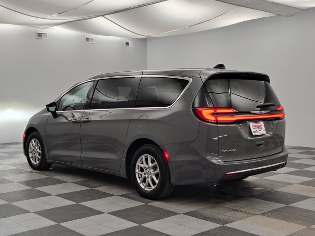 Used 2025 Chrysler Pacifica Select FWD image 7