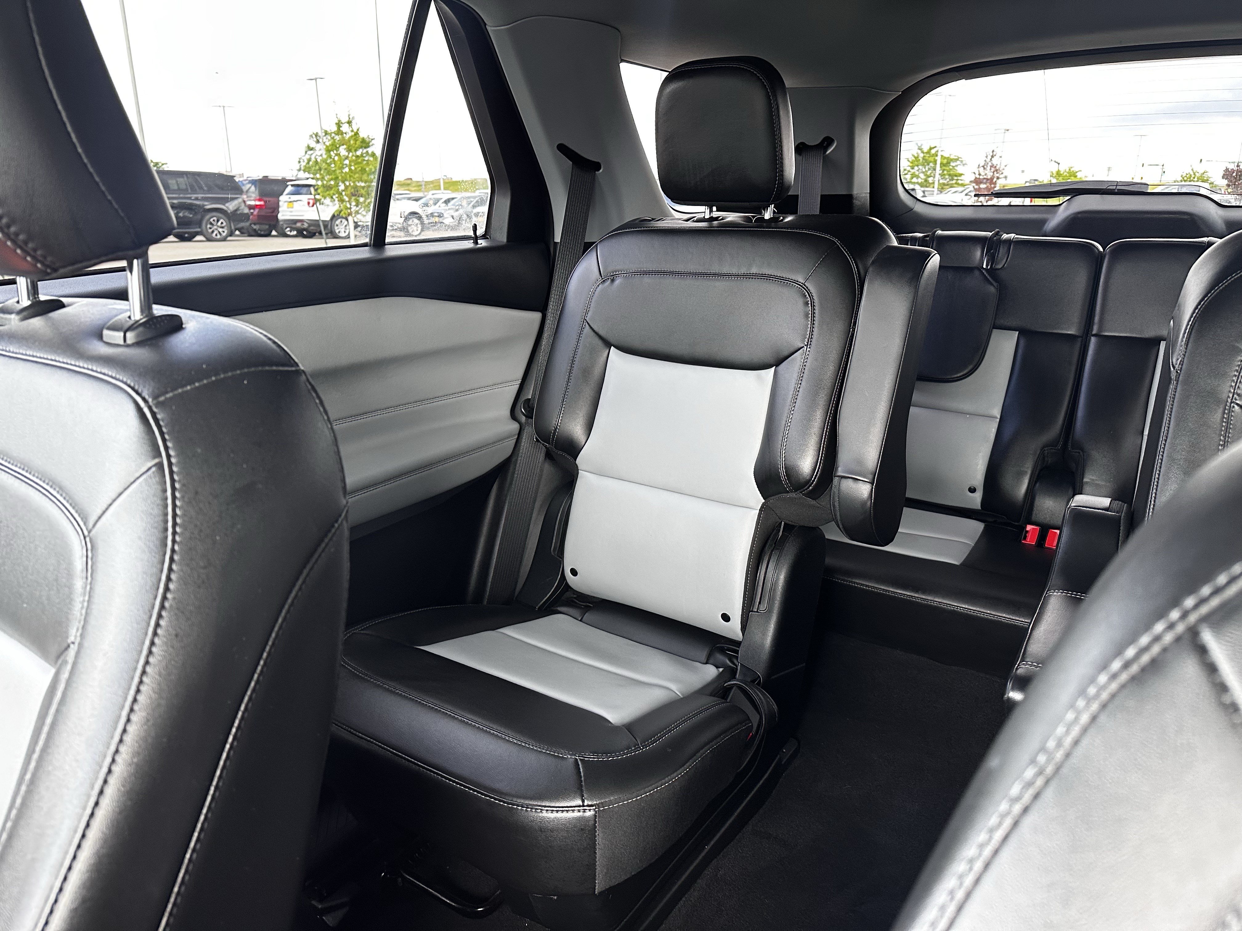 Certified 2022 Ford Explorer XLT w/ Equipment Group 202A AWD/4WD image 12