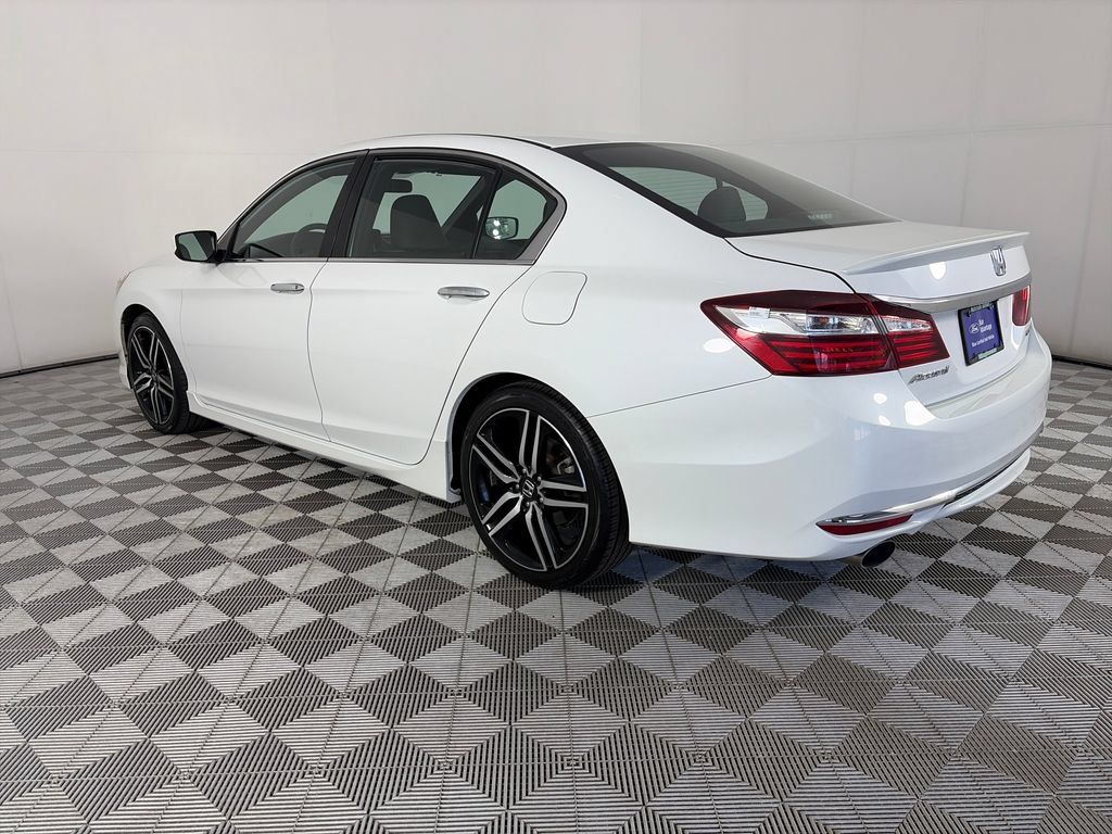 Used 2017 Honda Accord Sport image 5