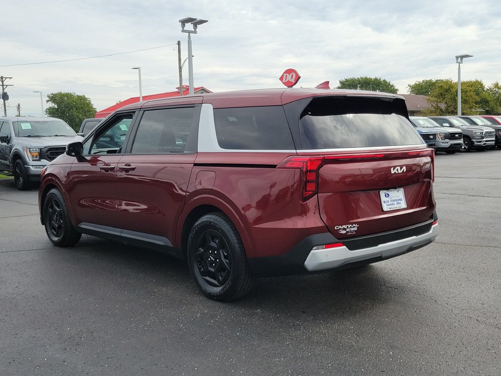 Used 2026 Kia Carnival FWD image 6