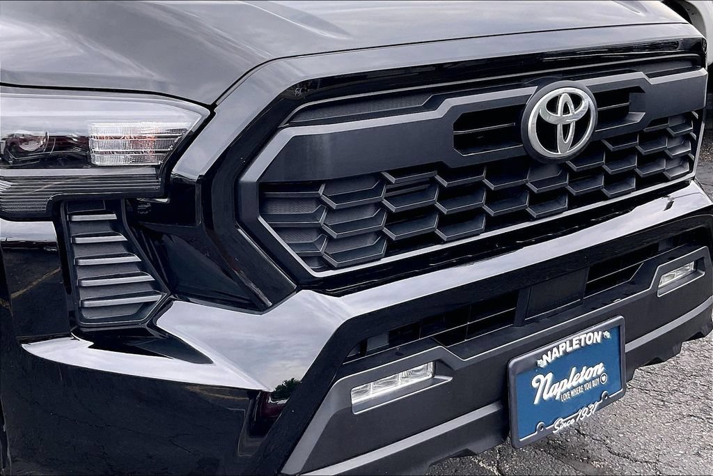 Used 2024 Toyota Tacoma TRD Off-Road AWD/4WD image 30