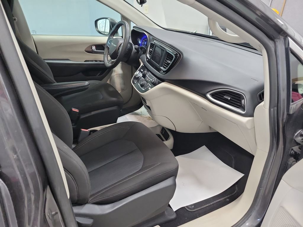 Used 2023 Chrysler Voyager LX FWD image 24
