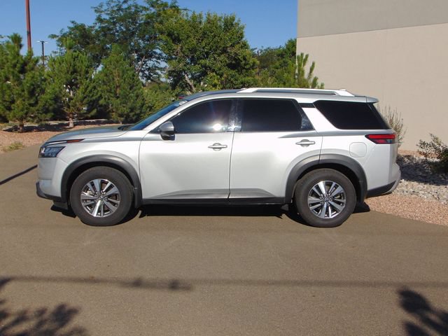 Used 2022 Nissan Pathfinder SL w/ SL Black Package AWD/4WD image 3