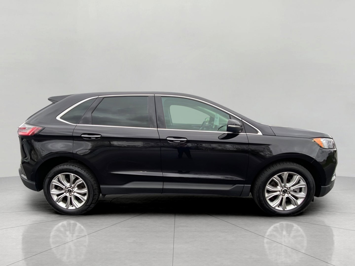 Certified 2024 Ford Edge Titanium AWD/4WD image 8