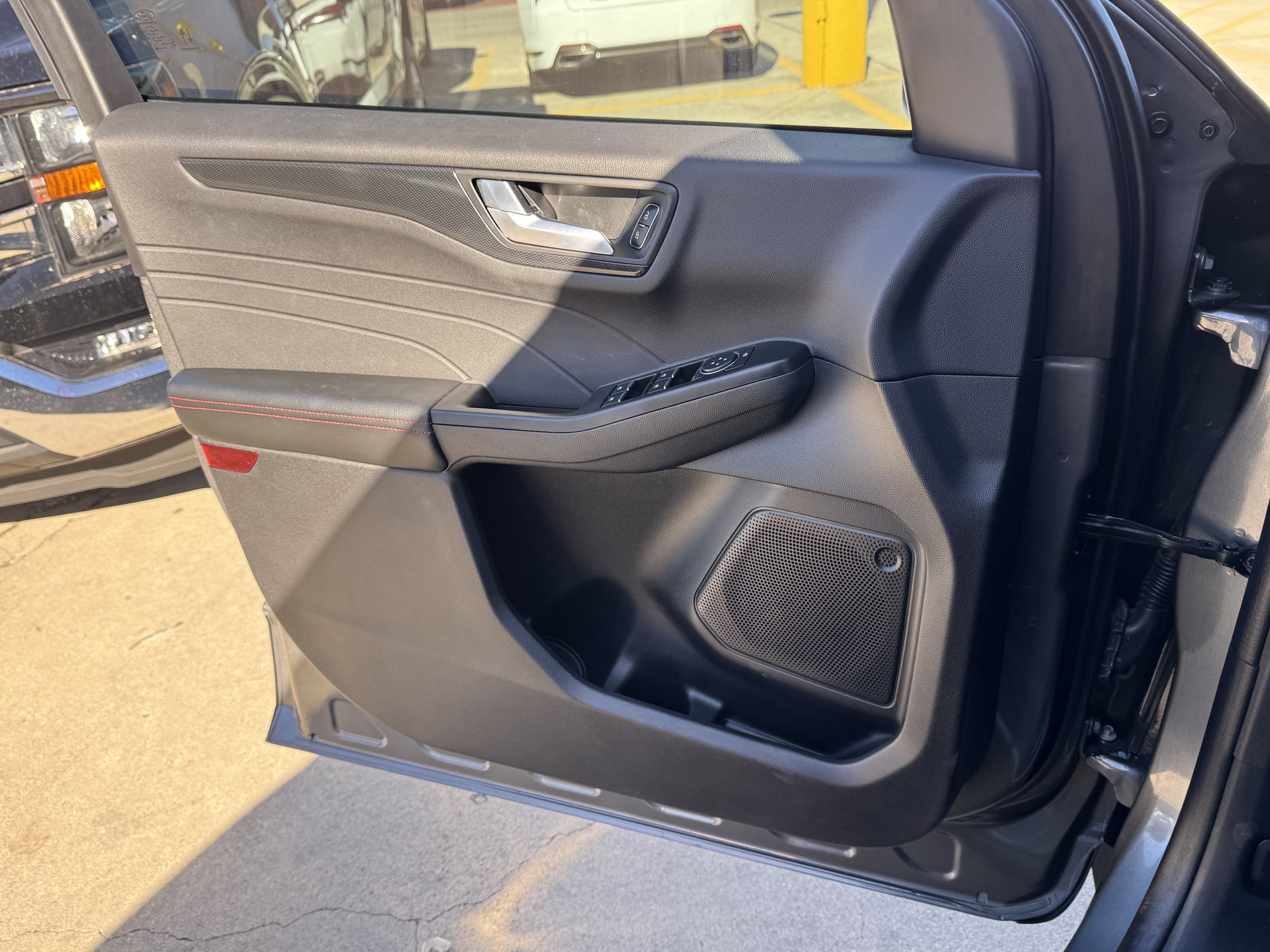 Certified 2025 Ford Escape ST-Line w/ Tech Pack #1 image 23