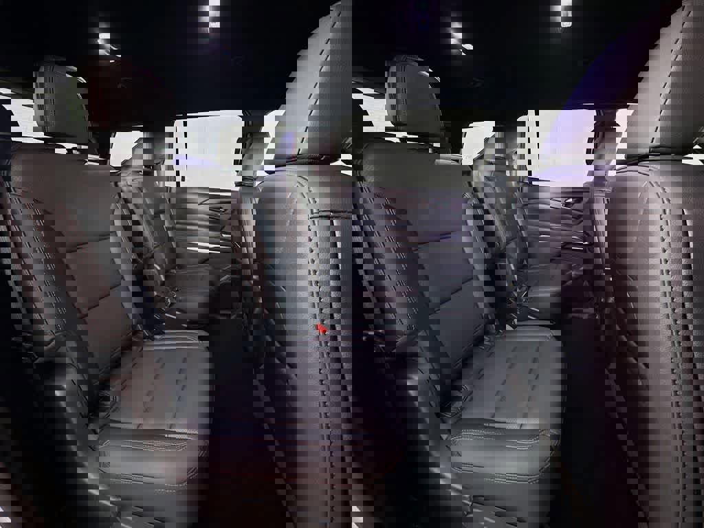 Used 2025 Chevrolet Traverse Z71 image 32