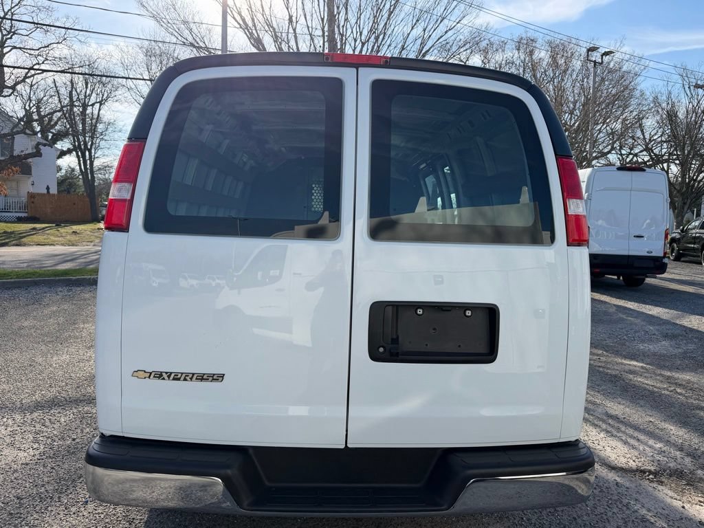Used 2024 Chevrolet Express 2500 w/ Driver Convenience Package RWD image 3