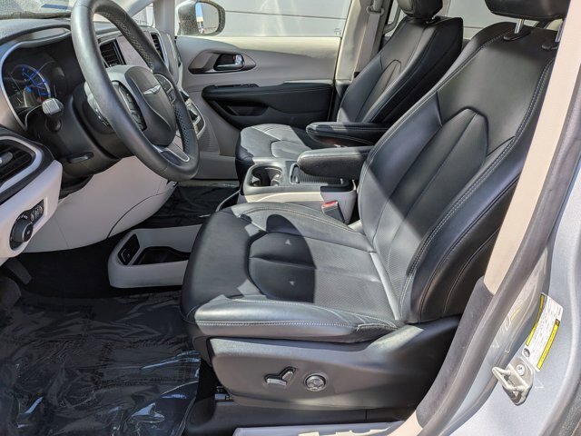 Used 2023 Chrysler Pacifica Touring-L FWD image 15