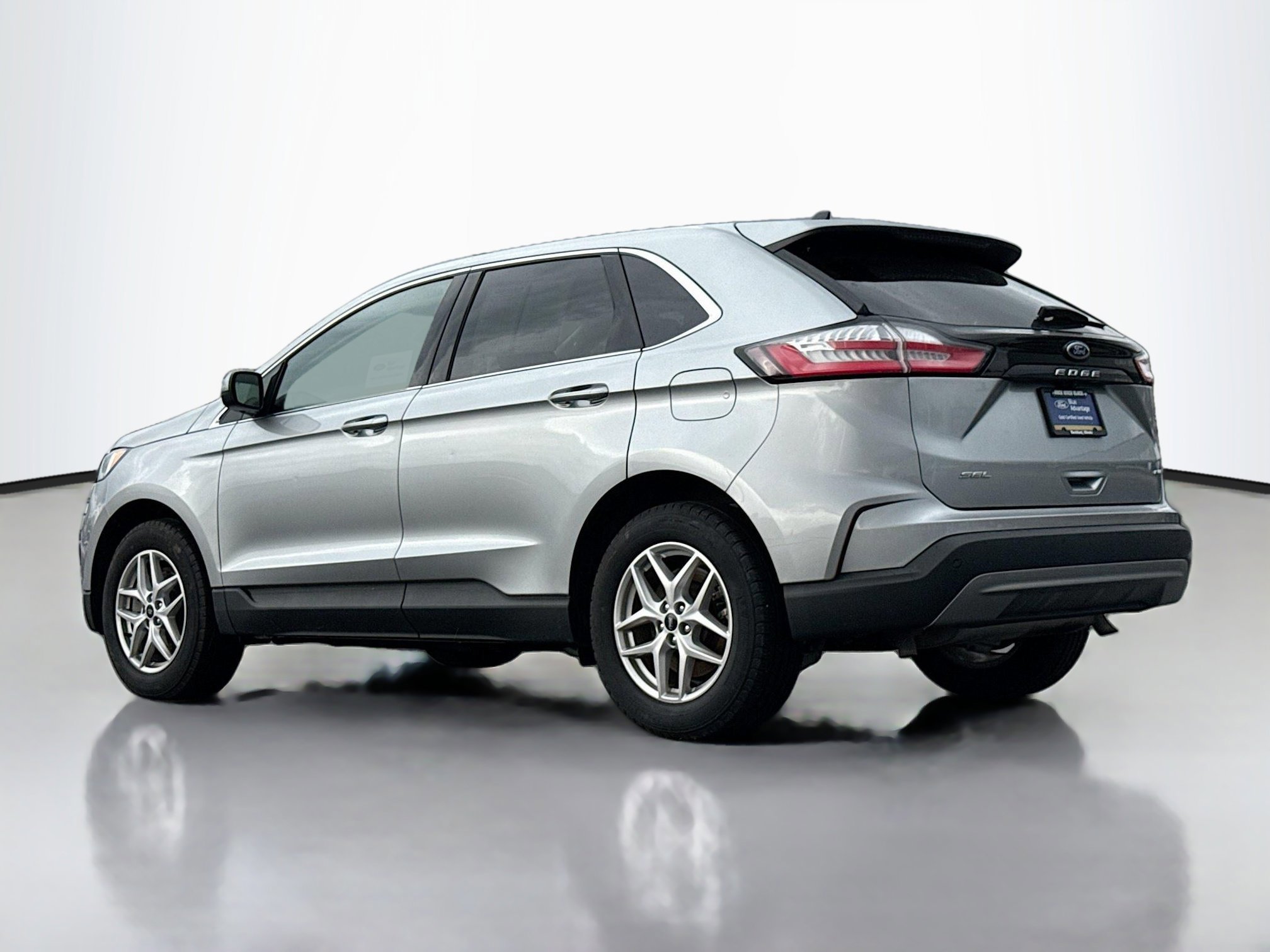 Certified 2024 Ford Edge SEL w/ Convenience Package AWD/4WD image 2