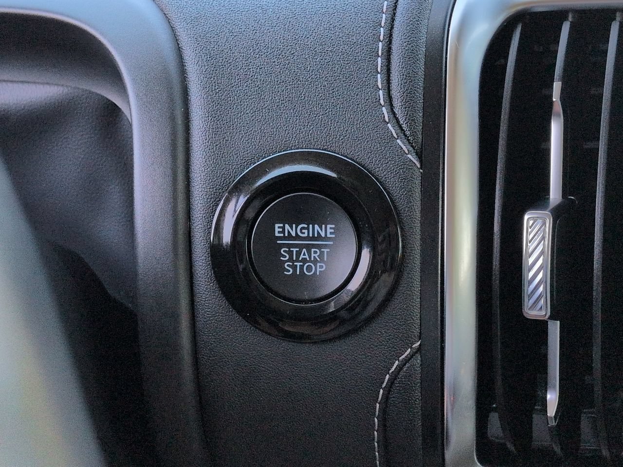 Certified 2025 Ford Expedition Max Platinum w/ Driver's Package AWD/4WD image 28