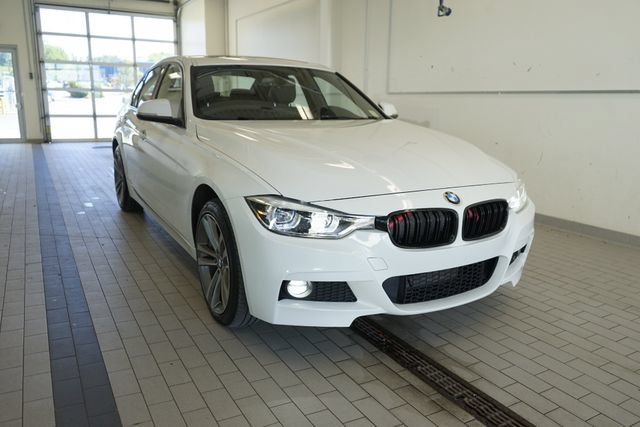 Used 2018 BMW 330i xDrive Sedan AWD/4WD image 16