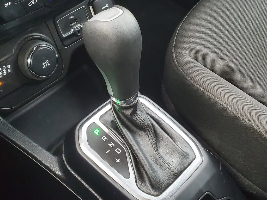 Used 2019 Jeep Renegade Latitude w/ Cold Weather Group image 26