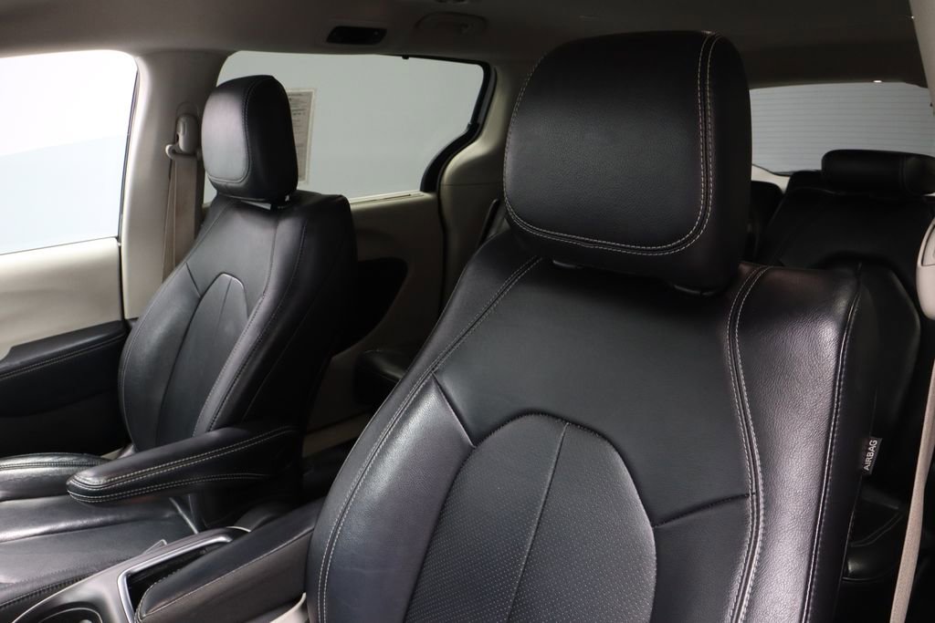 Used 2022 Chrysler Pacifica Touring-L FWD image 26
