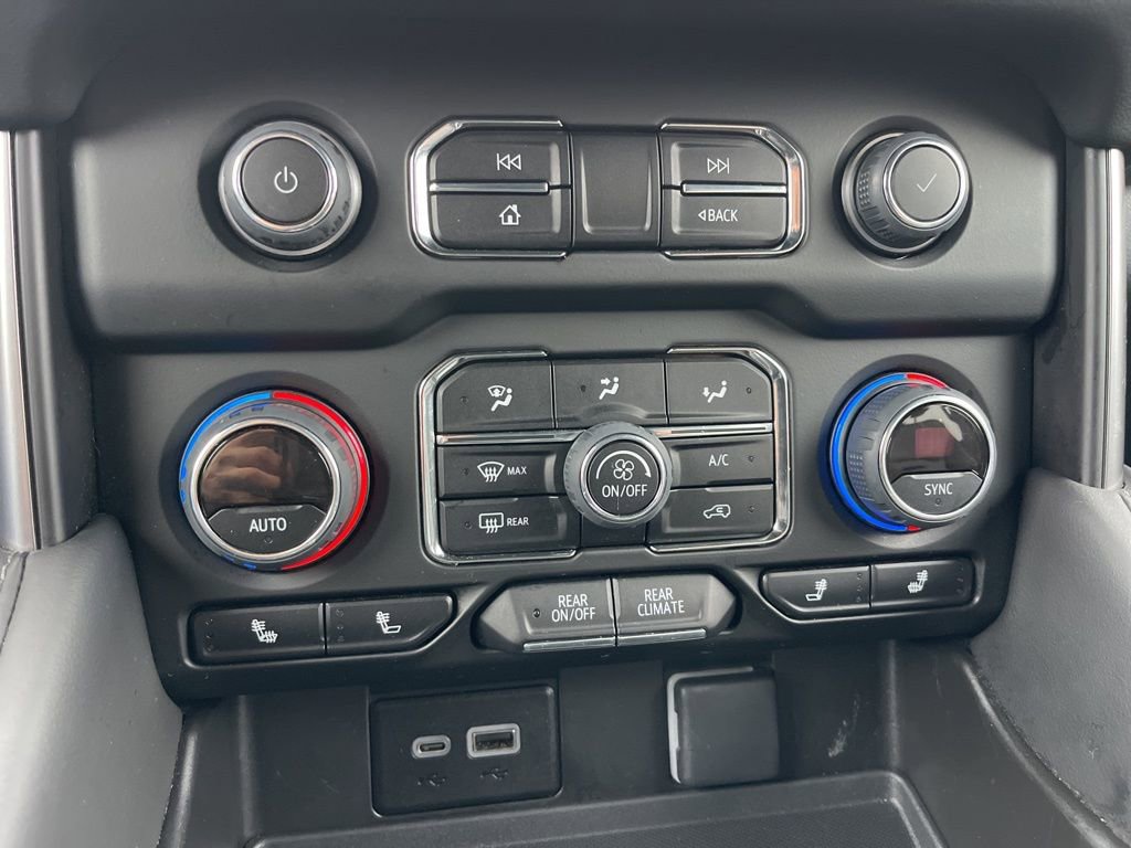 Used 2024 Chevrolet Suburban LT image 12