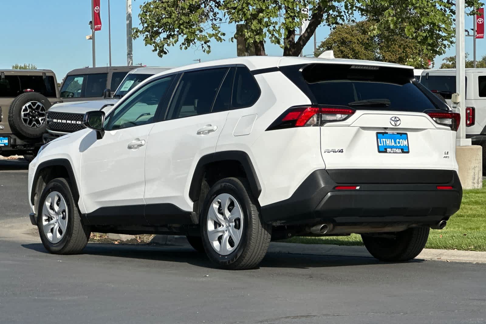 Used 2025 Toyota RAV4 LE AWD/4WD image 6