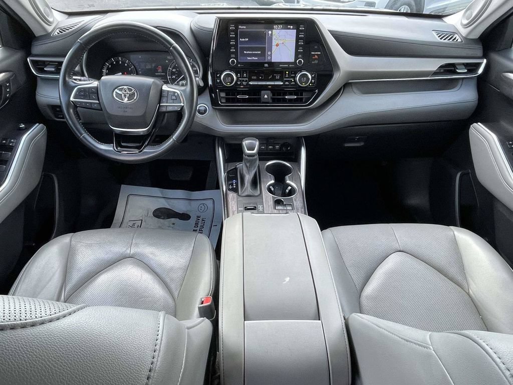 Used 2021 Toyota Highlander Limited FWD image 11