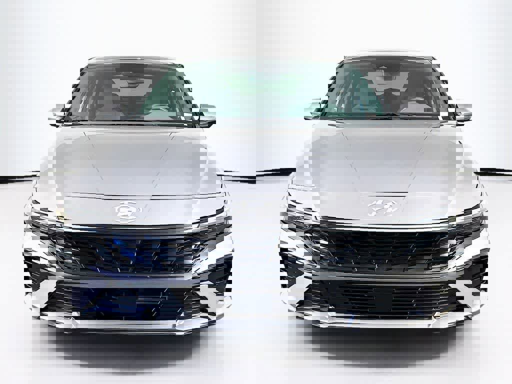 Used 2025 Hyundai Elantra SEL image 8