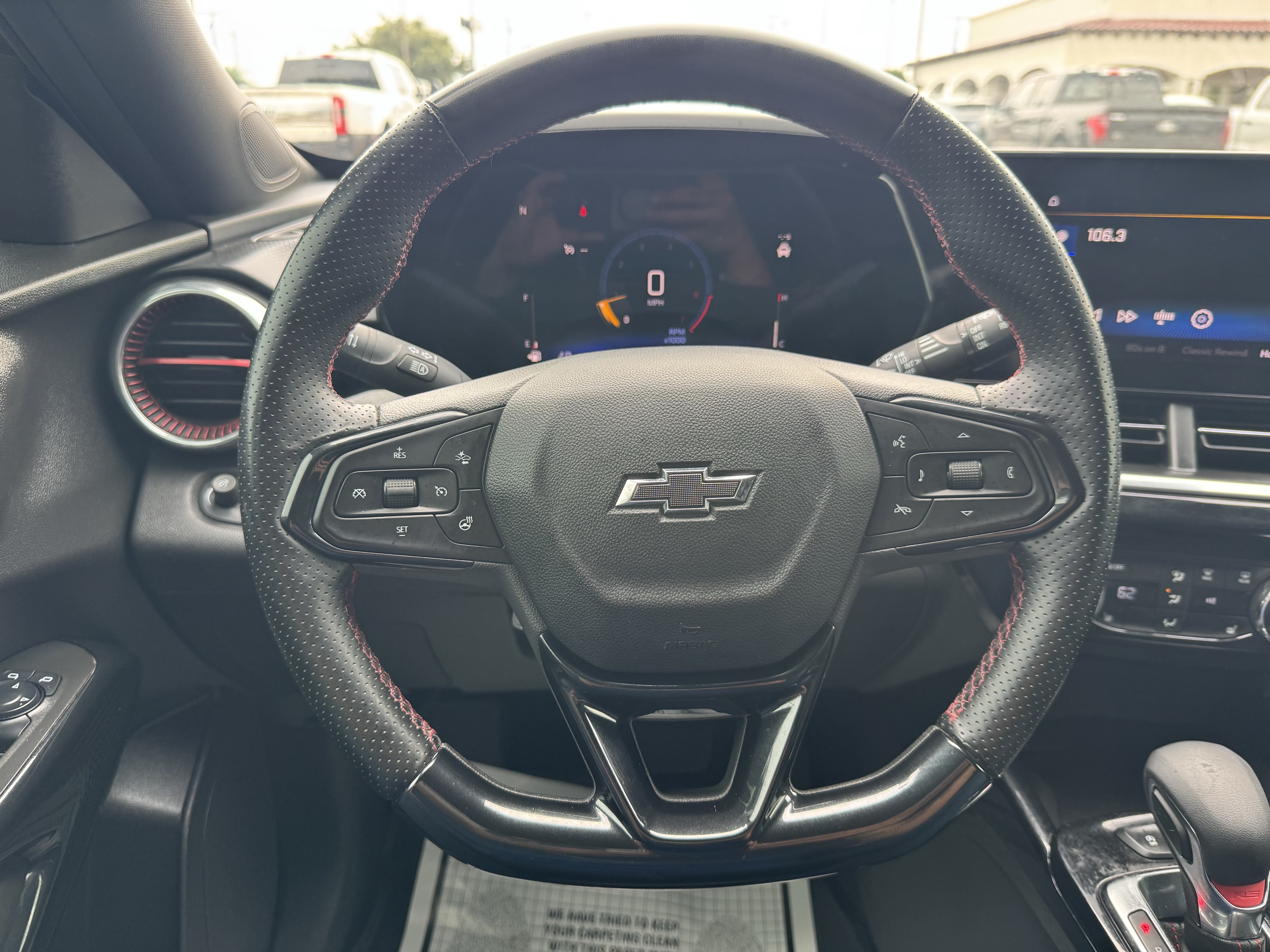 Used 2025 Chevrolet Trax RS w/ Sunroof Package FWD image 8