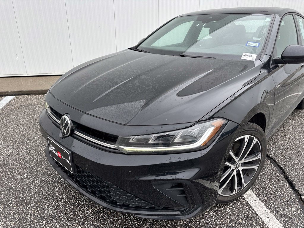 Used 2025 Volkswagen Jetta Sport FWD image 2