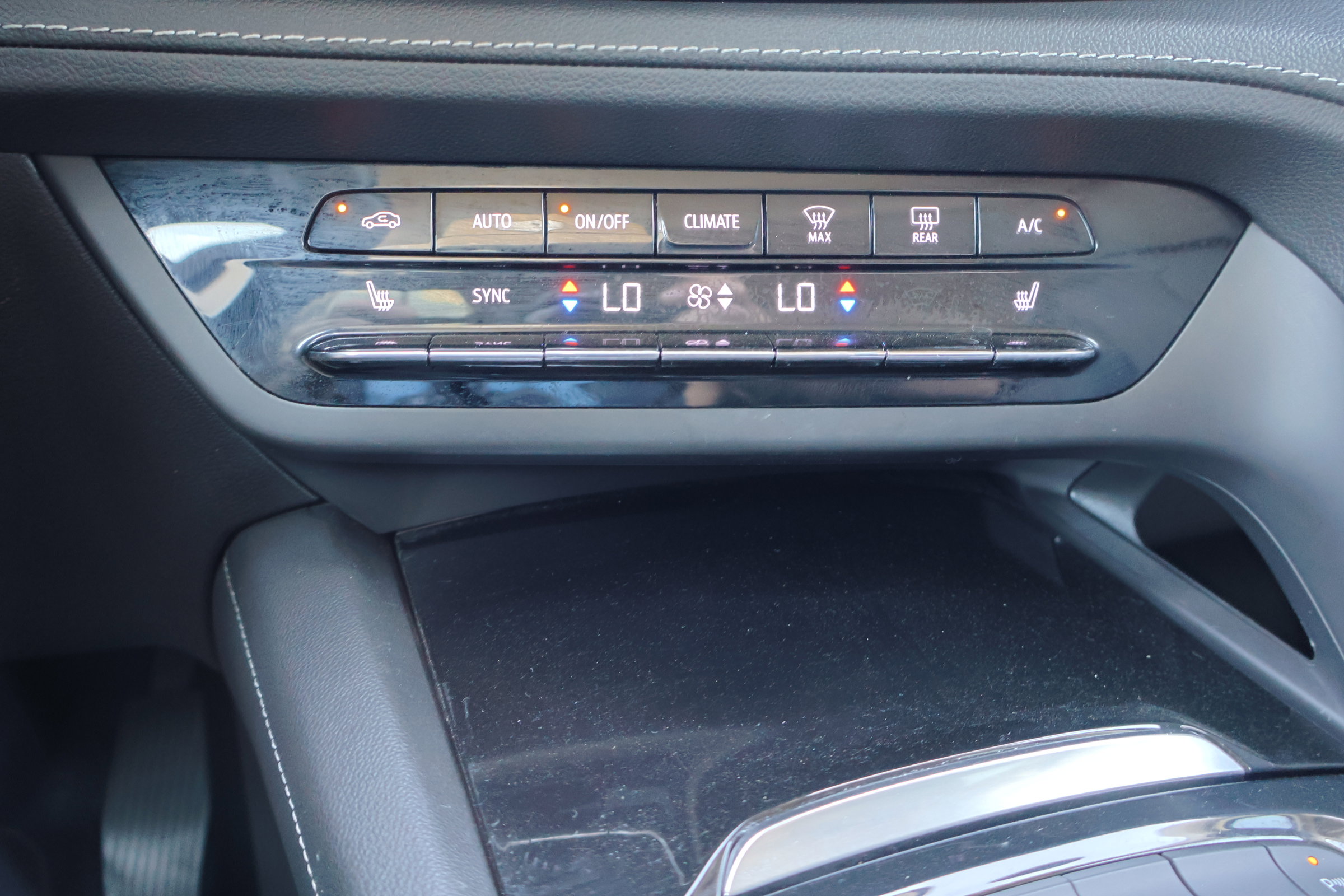 Used 2022 Buick Envision Essence w/ Safety Package image 34