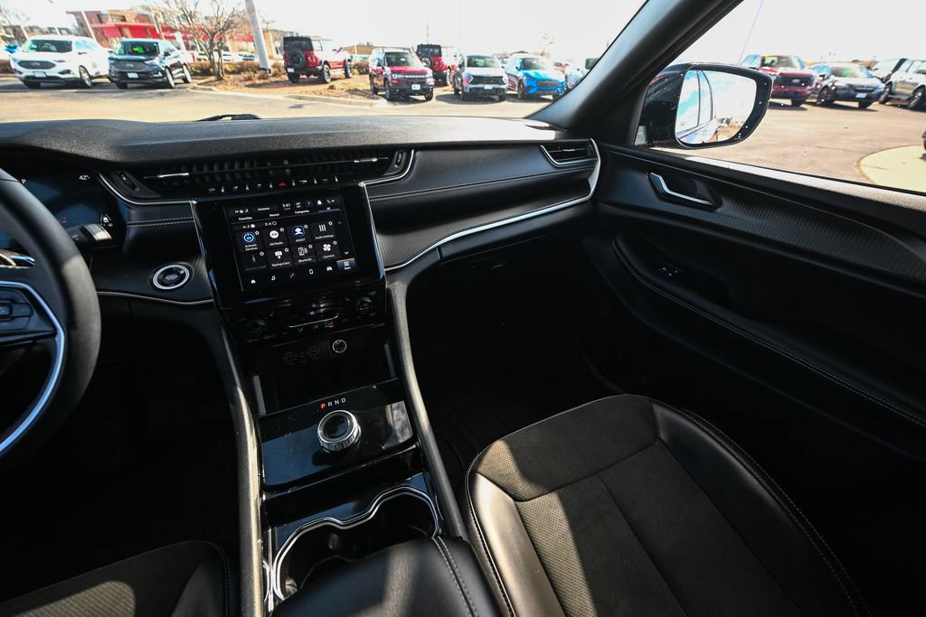 Used 2023 Jeep Grand Cherokee L Laredo AWD/4WD image 39