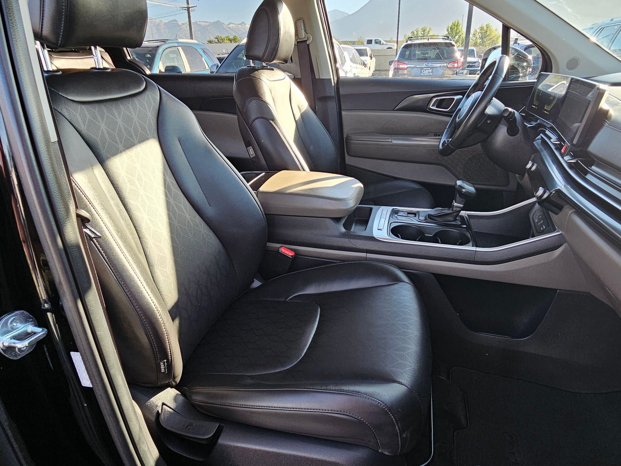 Used 2025 Kia Carnival FWD image 42