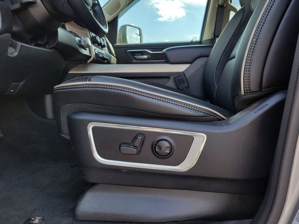 Used 2022 RAM 1500 Laramie AWD/4WD image 19