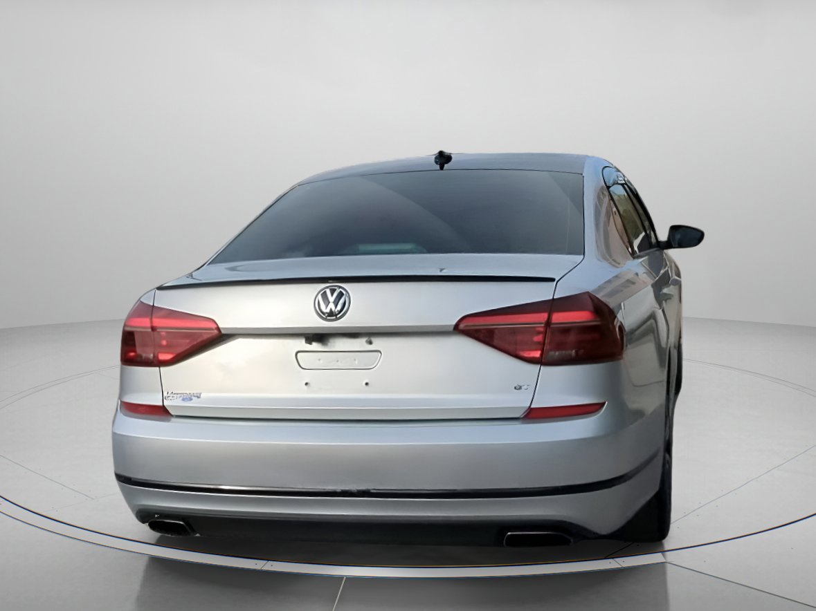 Used 2018 Volkswagen Passat GT image 17