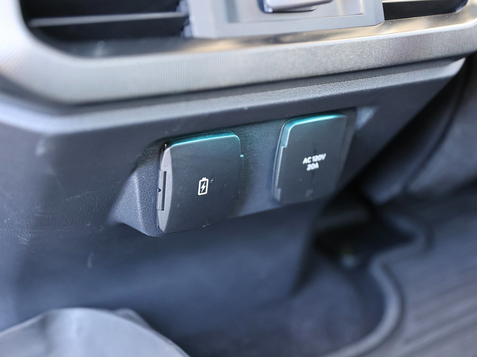 Certified 2024 Ford F150 Platinum w/ Equipment Group 702A High image 22