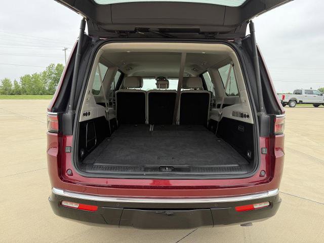 Used 2024 Jeep Wagoneer L Series II w/ Flexible Seating Group AWD/4WD image 10