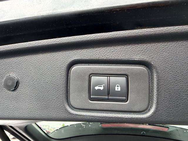 Used 2025 Nissan Pathfinder SL AWD/4WD image 8