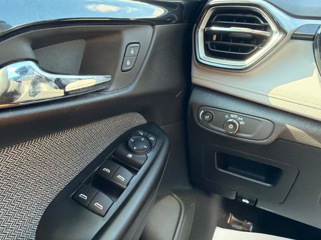 Used 2024 Chevrolet TrailBlazer LT w/ LT Cold Weather Package FWD image 23