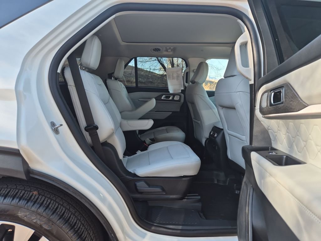 Certified 2025 Ford Explorer Platinum w/ LUX Leather Package image 28