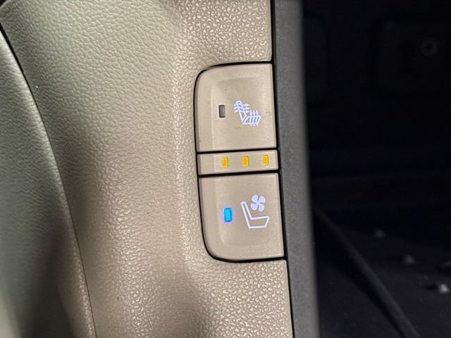 Used 2017 GMC Acadia Denali w/ Technology Package AWD/4WD image 32