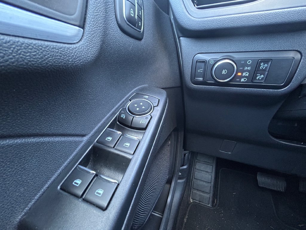 Certified 2025 Ford Escape Platinum AWD/4WD image 18
