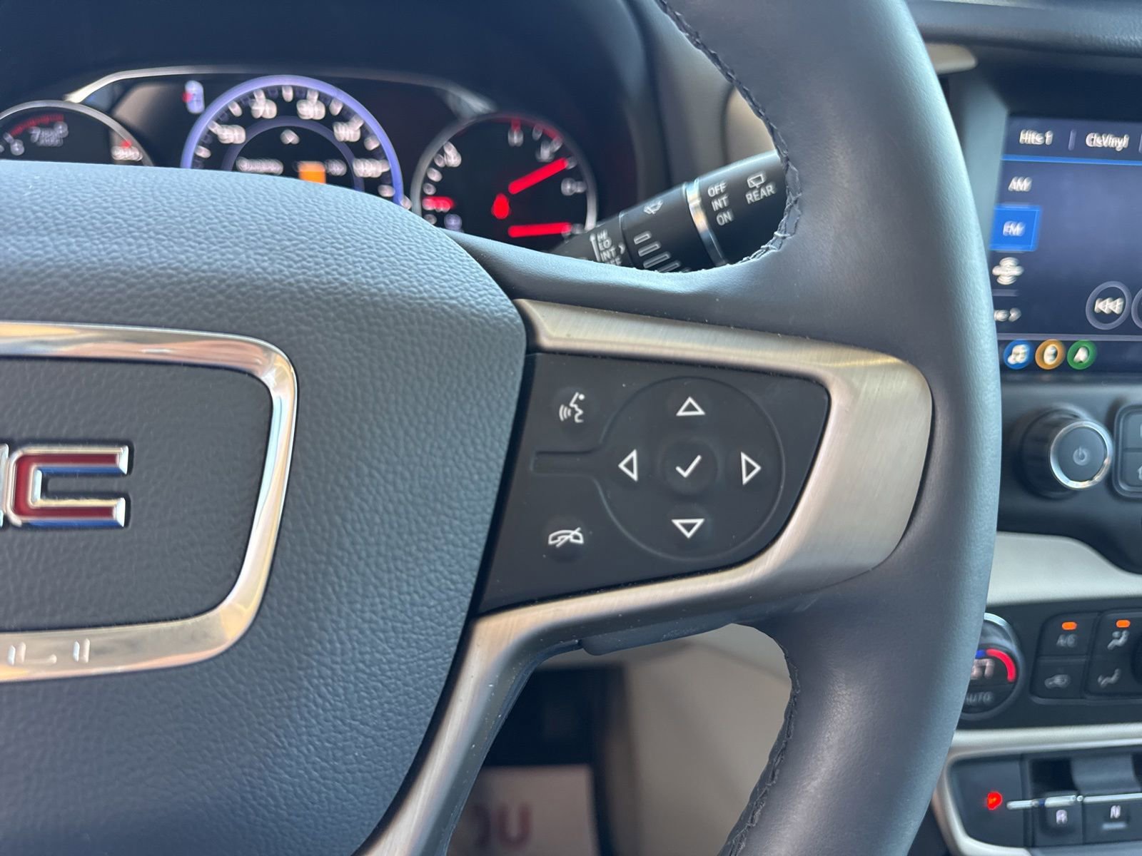 Used 2024 GMC Terrain Denali w/ Denali Premium Package AWD/4WD image 31