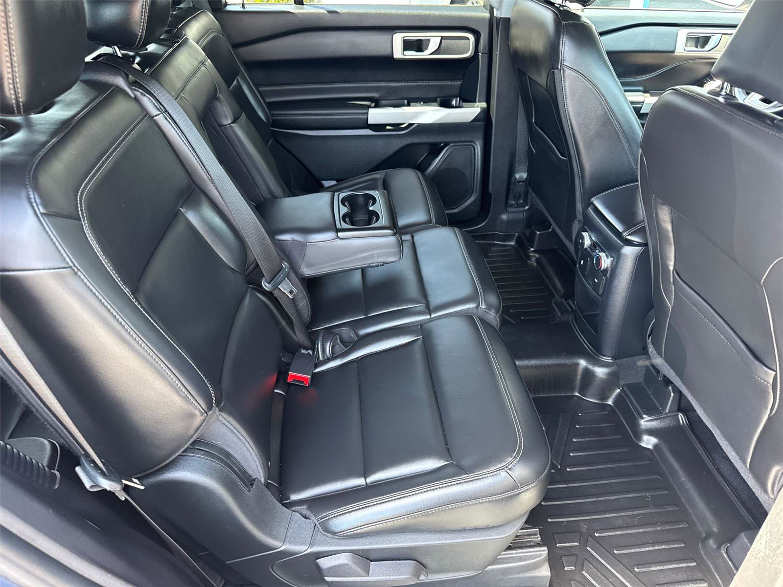 Certified 2021 Ford Explorer XLT w/ Equipment Group 202A RWD image 18