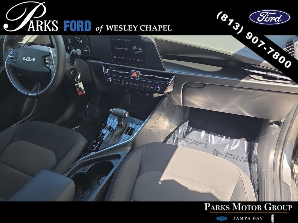 Used 2023 Kia Niro LX image 9