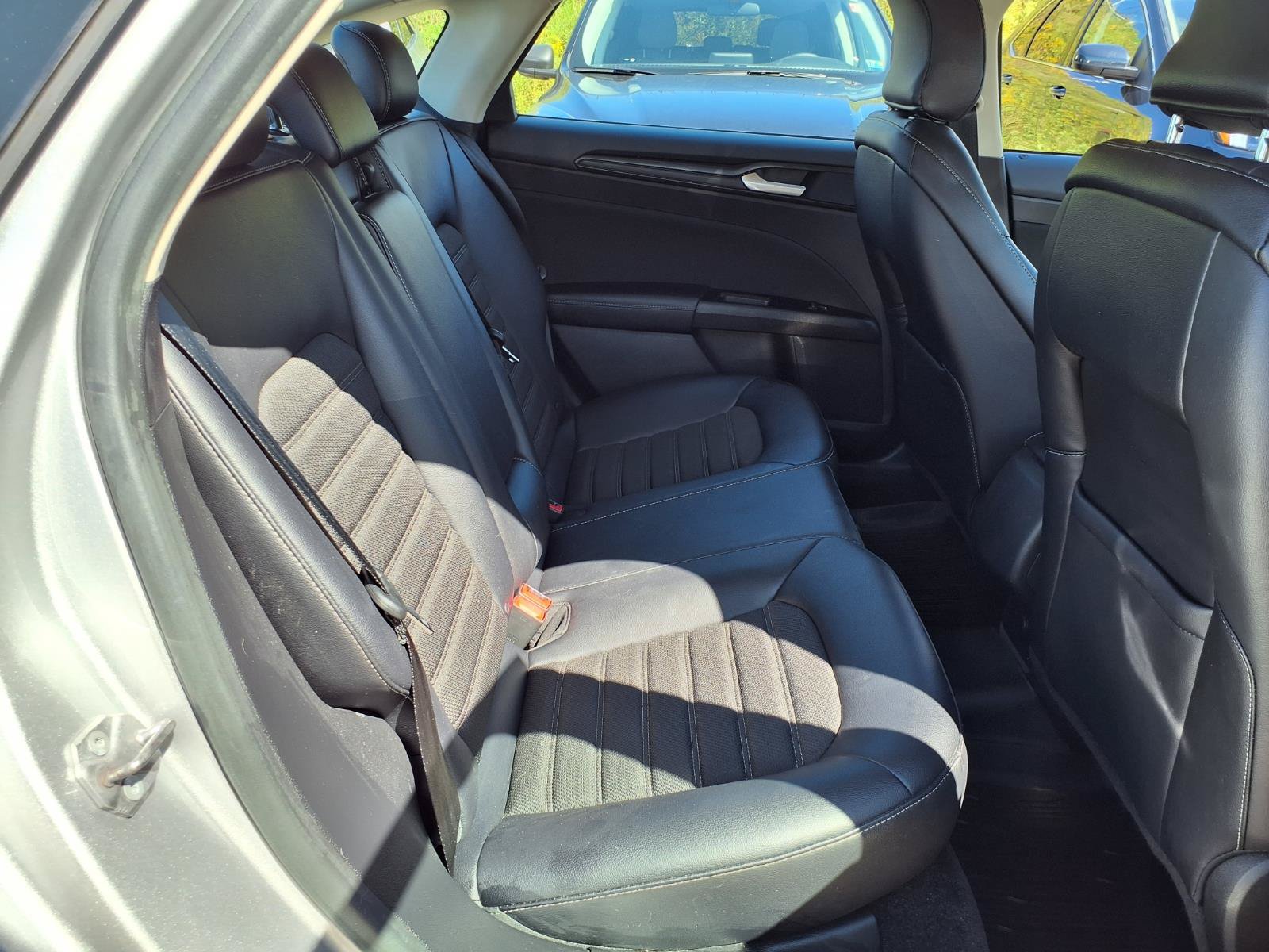 Certified 2018 Ford Fusion SE w/ Equipment Group 201A FWD image 8