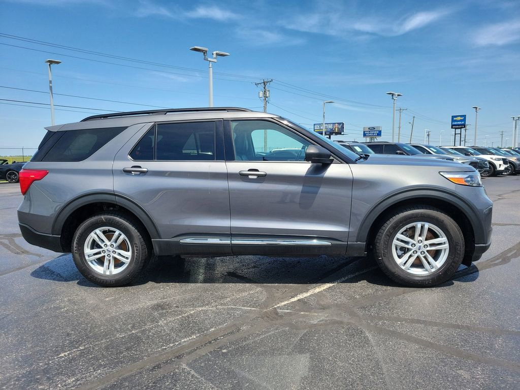 Certified 2022 Ford Explorer XLT w/ Equipment Group 202A AWD/4WD image 3