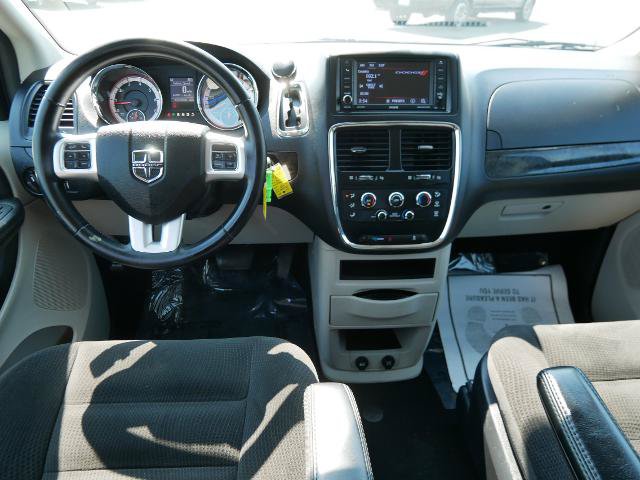Used 2019 Dodge Grand Caravan SE w/ UConnect Hands-Free Group FWD image 16