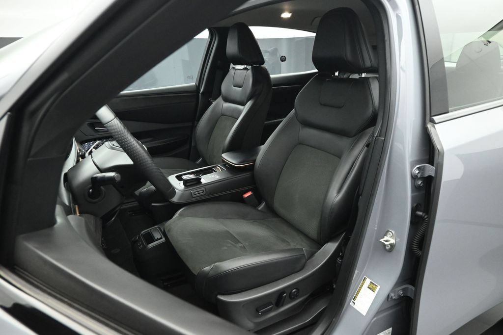 Used 2024 Nissan Ariya AWD image 9