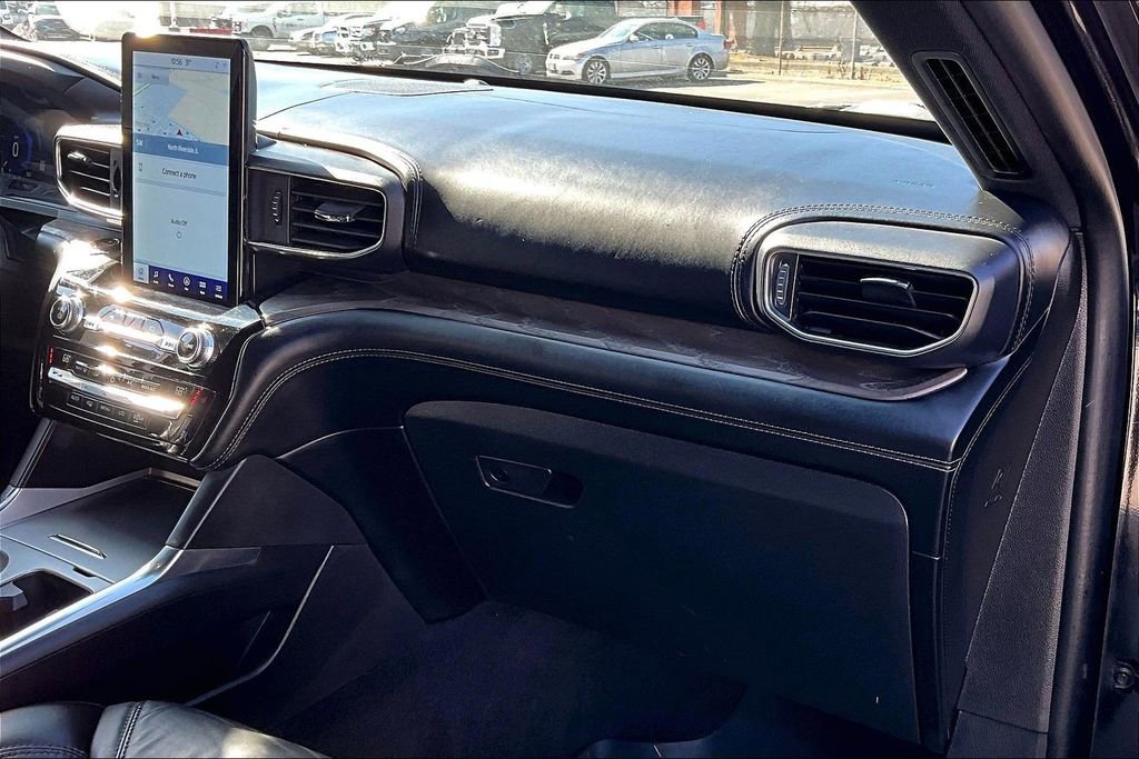 Certified 2021 Ford Explorer Platinum w/ Equipment Group 601A image 15