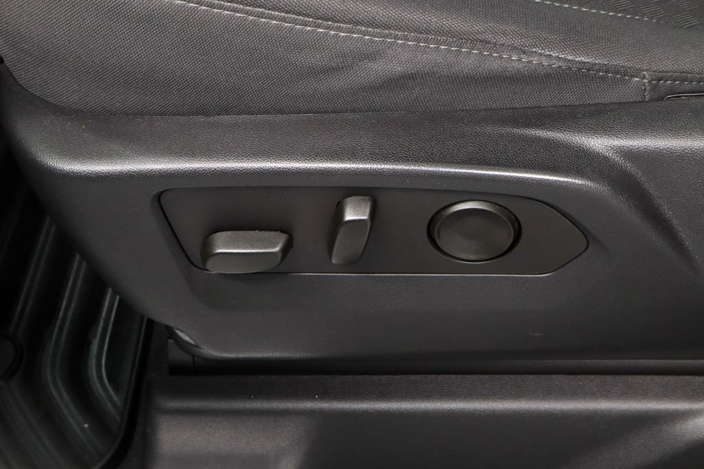 Used 2023 Chevrolet Silverado 1500 LT AWD/4WD image 25