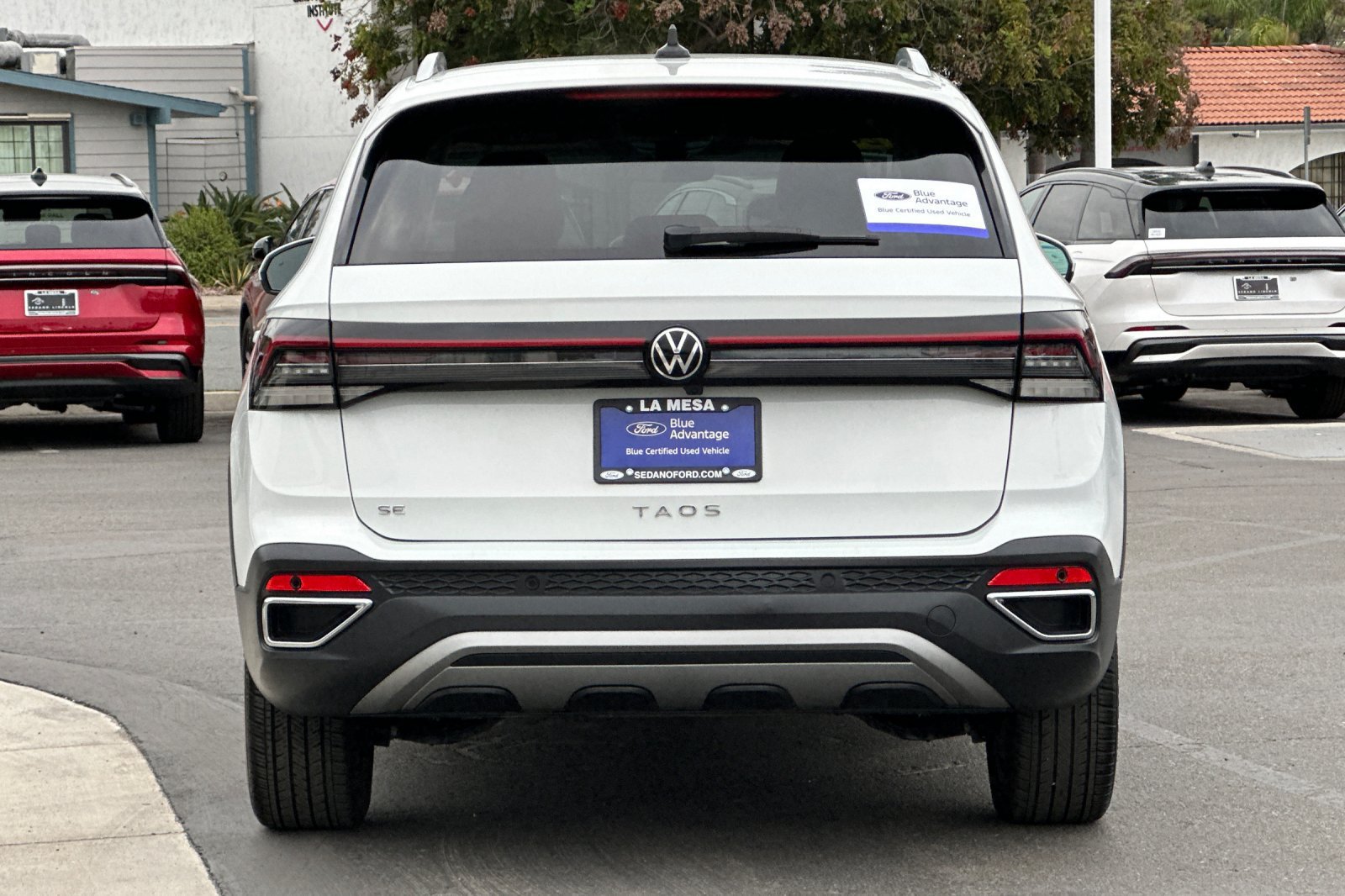 Used 2025 Volkswagen Taos SE FWD image 4