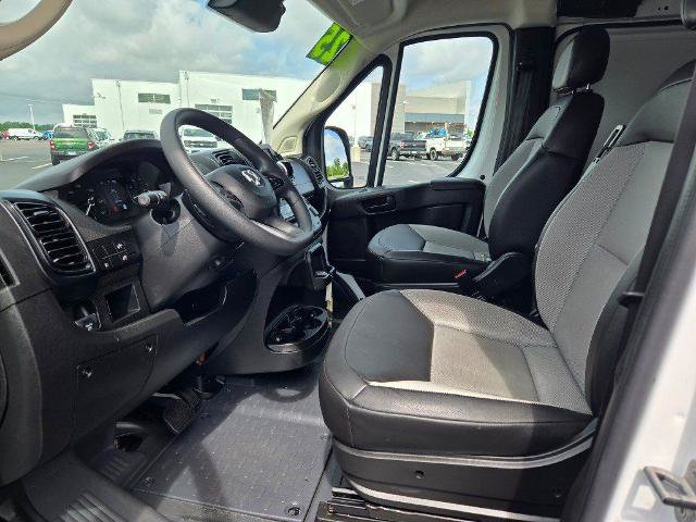 Used 2025 RAM ProMaster 2500 w/ Convenience Group FWD image 16