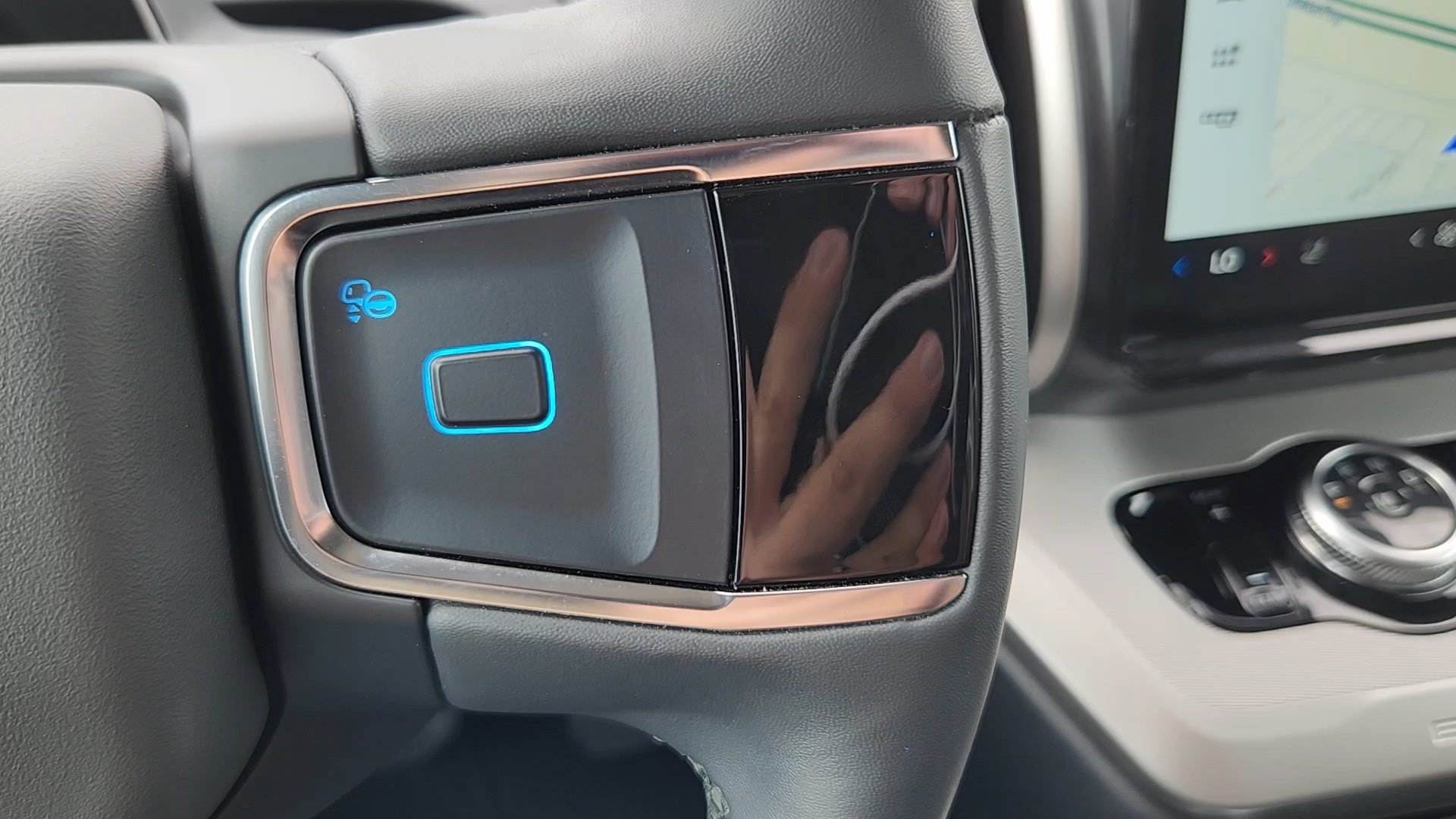 Certified 2025 Ford Expedition Active AWD/4WD image 14