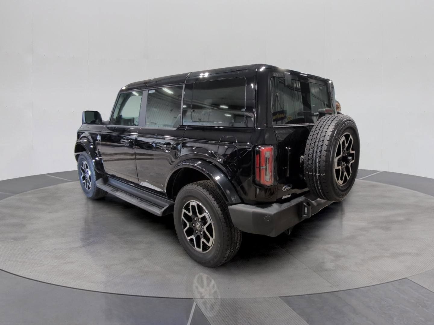 Certified 2025 Ford Bronco Outer Banks AWD/4WD image 3